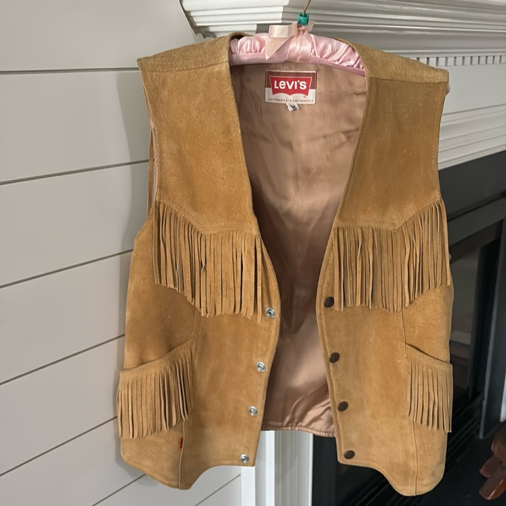 Vintage Levi’s women’s SZ M Suede Leather Vest w/ fringe Western Cowgirl 70’s